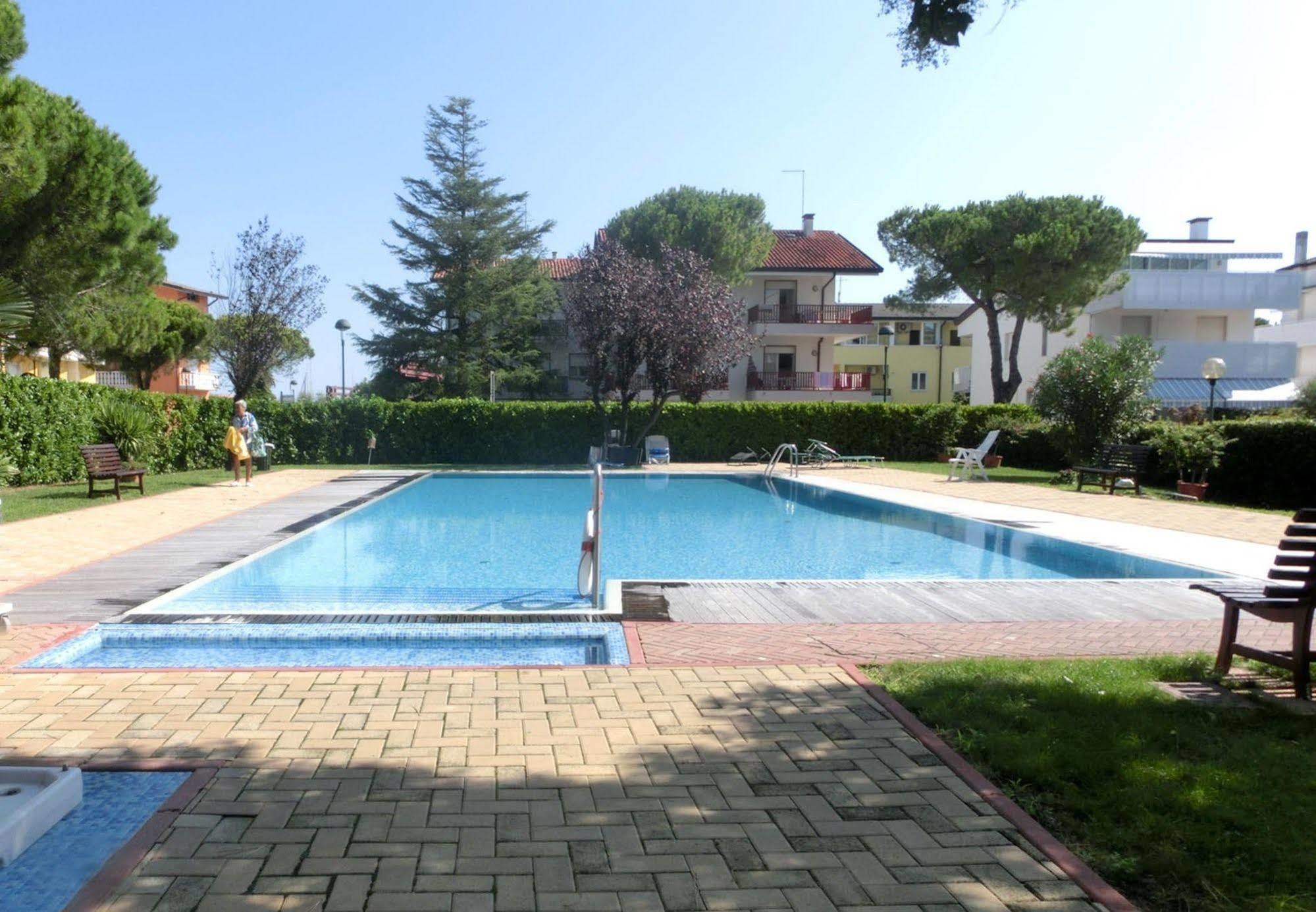 Casa Marina Apartment Lignano Sabbiadoro Bagian luar foto